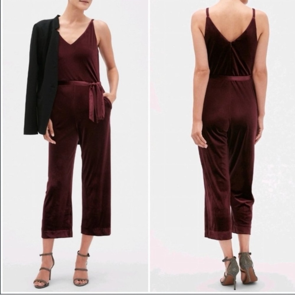 Banana Republic Burgundy Velvet Jumpsuit Size 8 Sleeveless V-Neck